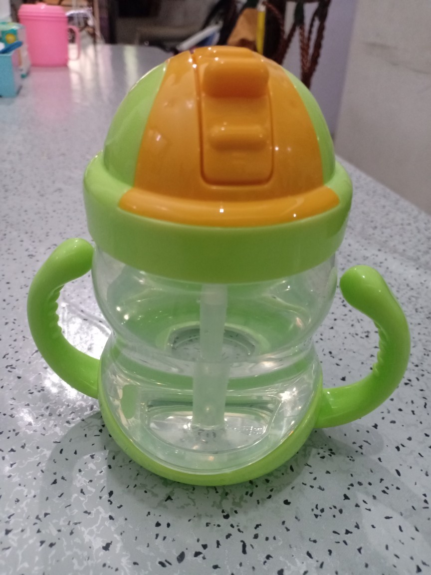 Botol Minum 280ml Buat Bayi/anak Belajar Minum Sendiri Bahan Anti Bocor Ada Sedotan Dan Pegangan