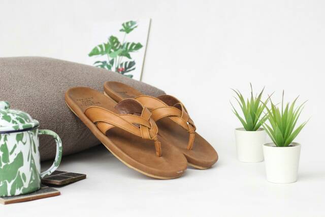Sendal Pria Slide Goodnes Urban Bahan Kulit Santai Nyaman Jalan Ngemall Sandal Jepit Pria