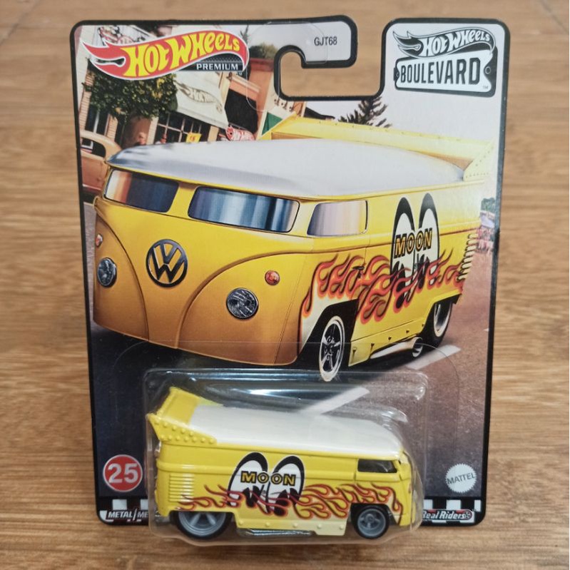 Diecast Hot Wheels Boulevard Volkswagen VW Dragbus Drag Bus Mooneyes