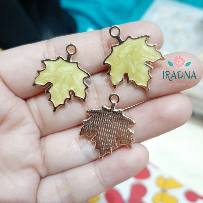 Bandul Kalung Gelang Keychain Bentuk Daun Maple