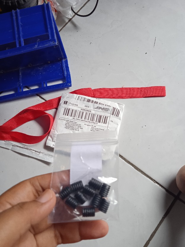 (cr) 1 Kantong Klip Masker Bahan Silikon Elastis Anti Slip