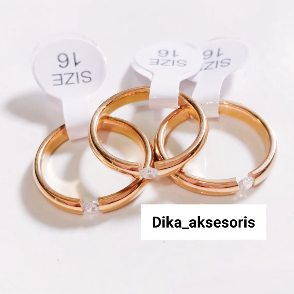 Dika Acc. Cincin Couple, Cincin Tunangan, Cincin Pria dan Wanita model Emas Gold dengan Permata Diam
