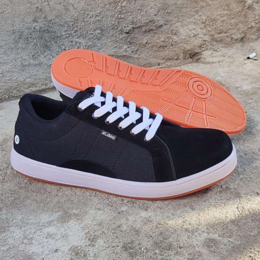 Aldeo Sepatu Pria Original Asli Lokal Sneakers Cowok Kekinian Buat Gaya dan Jalan Jalan Snekers Cowo Keren Terbaru Hitam Black Gum