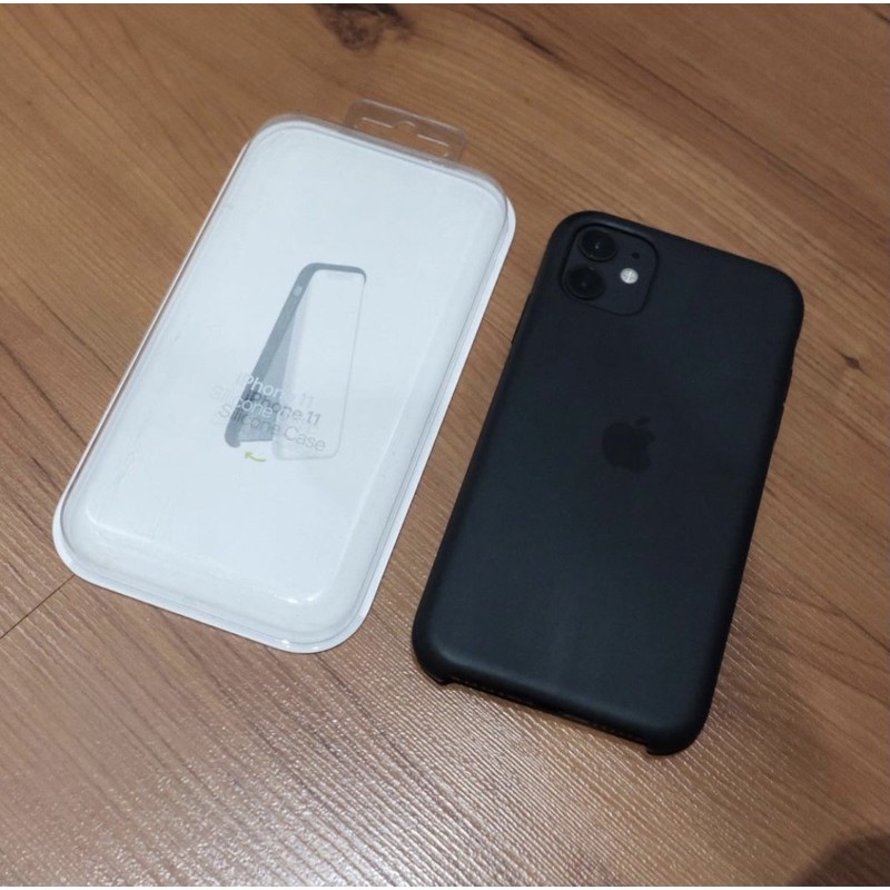 Sillicone case iPhone 11 (preloved)