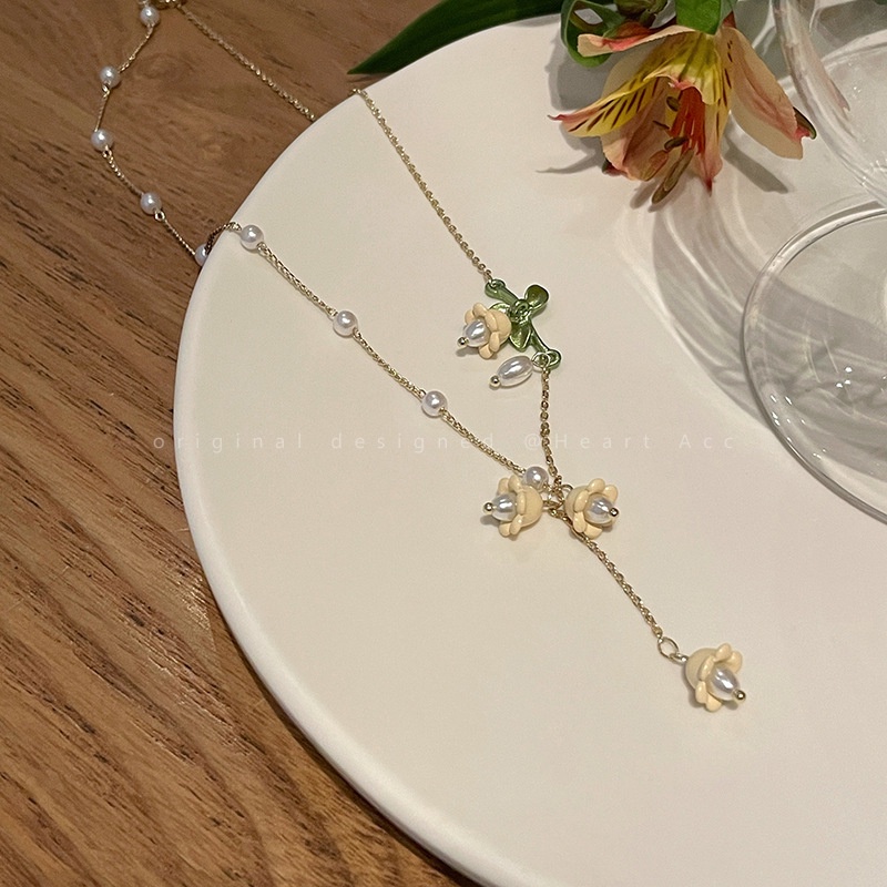 Kalung Rantai Dengan Liontin Bunga Lily + Mutiara Gaya Retro Simpel Untuk Wanita