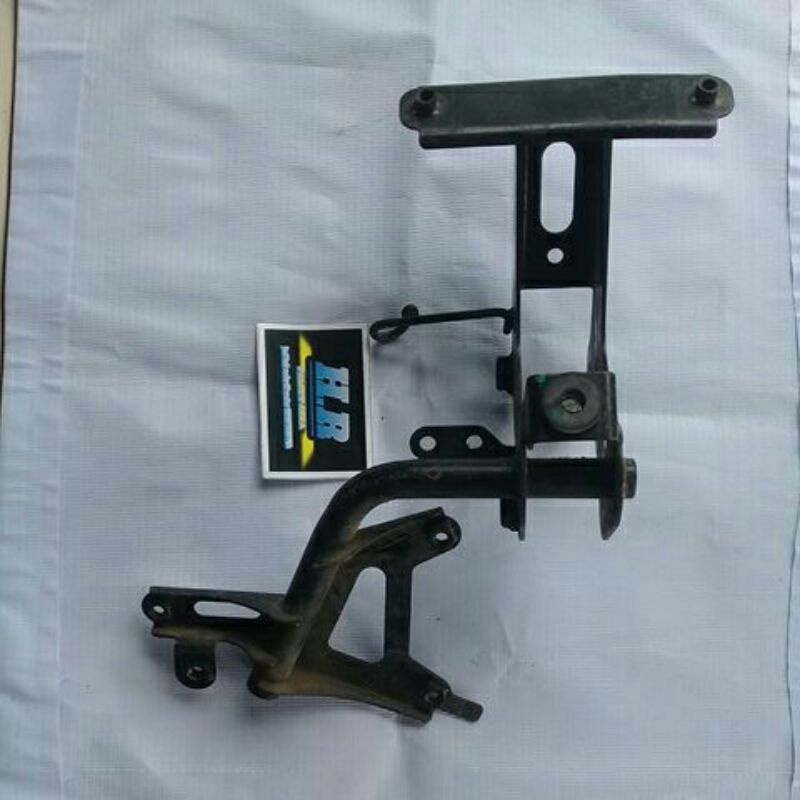 dudukan tameng depan vario 125 150 2017