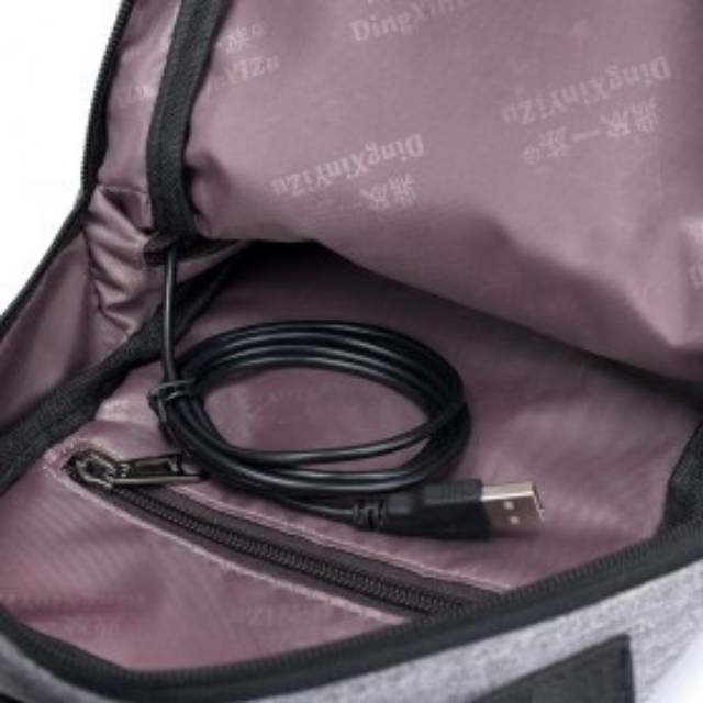 Crossbody Tas Selempang dengan USB Charger Port OMBG4PGY