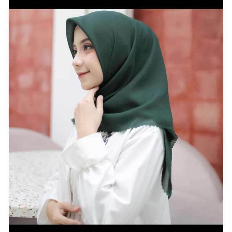 hijab segi empat polos koyu