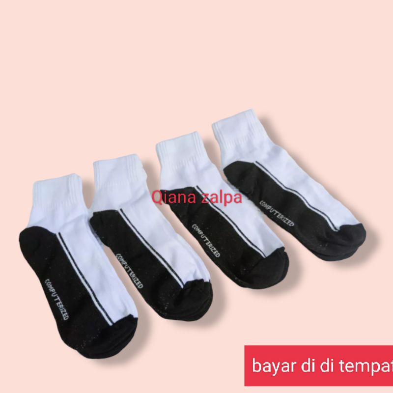 kaus kaki anak2 SD/SMP/ SMA/ BUAT SAKOLAH. BAhannya BAGUS LEMBUT DI KAKI ANAK2.