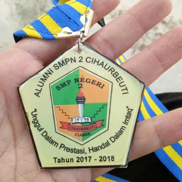 

Medali kuningan stiker transparant lapis resin