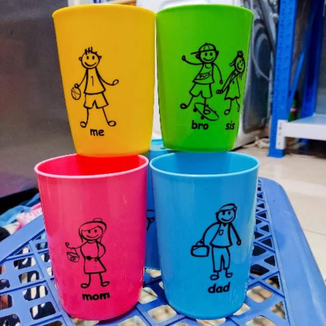 FAMILY SET CANGKIR DAPAT 4 CANGKIR PLASTIK