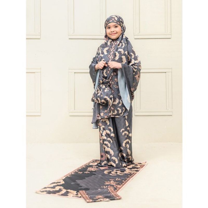 Wearing Klamby - La Galigo Prayer Set Kids