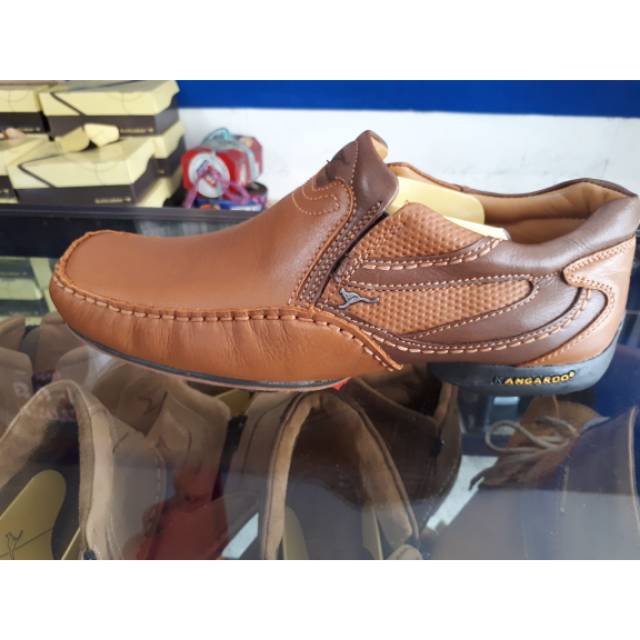 Sepatu Pria Kangaroo