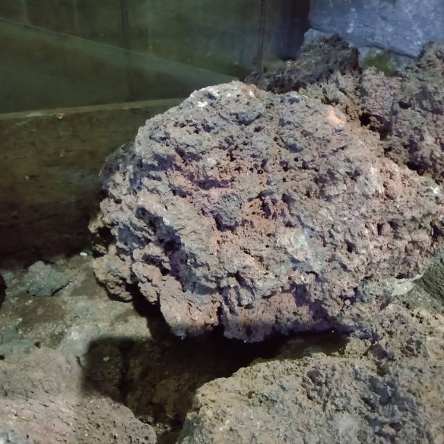 Batu lava rock/lava roug, batu hiasan Aquarium, tebing aquascape