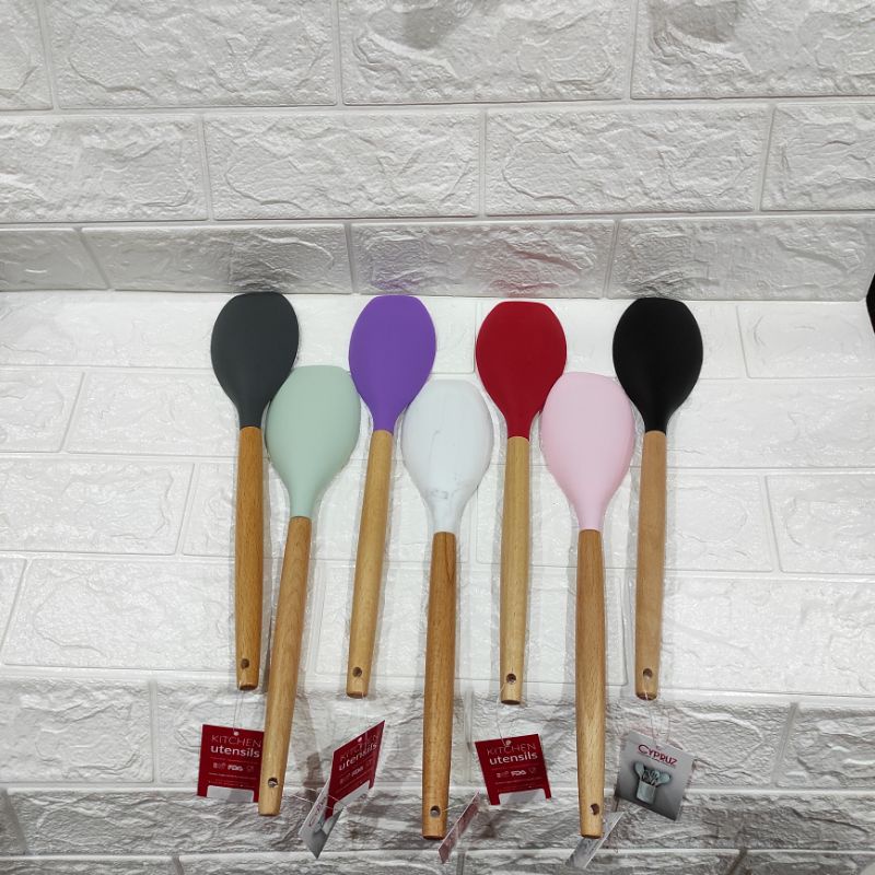 SPATULA SPOON SILIKON Gagang Kayu Tahan Panas Solid Spoon Sodet RANDOM