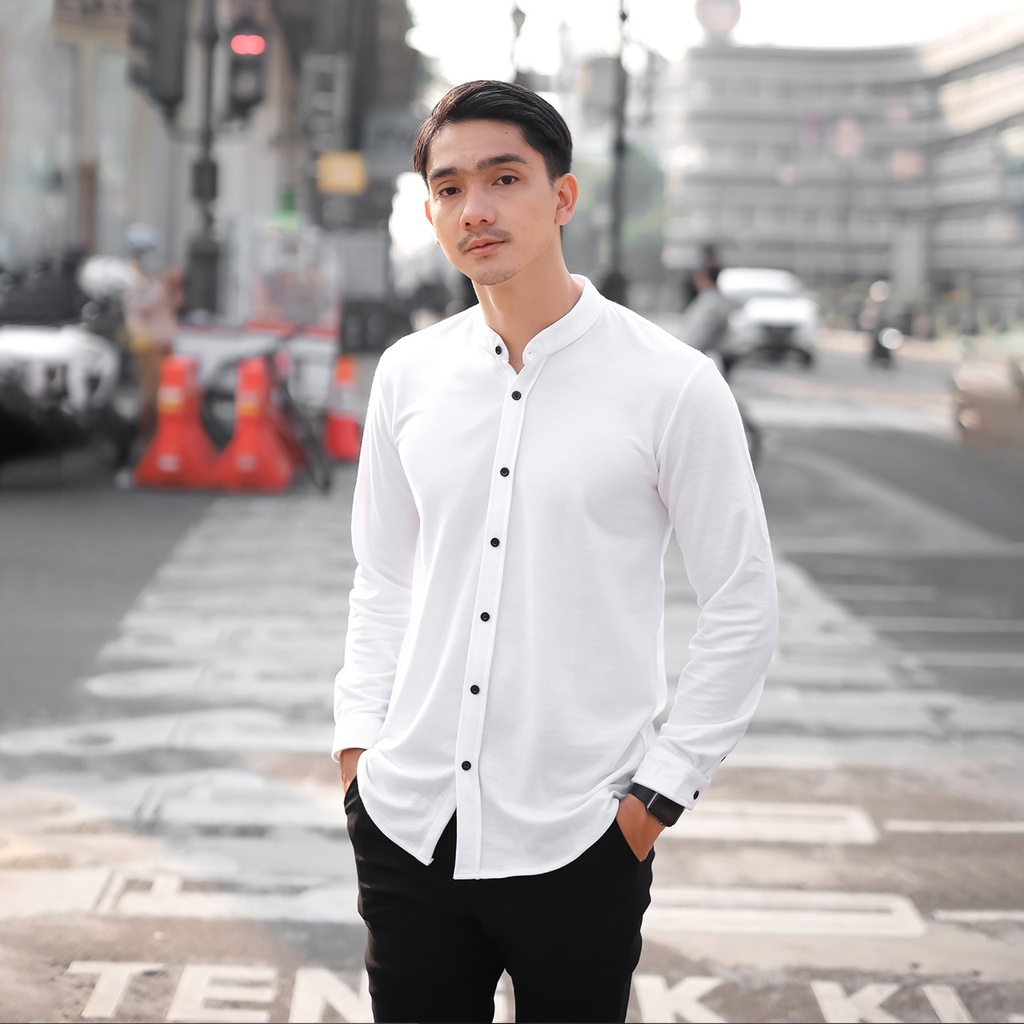 BROGUY Kemeja Pria Putih Lengan Panjang Basic Polos Kerah Sanghai Casual Slimfit Putih Size M - XXL