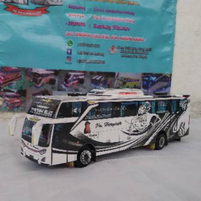 Miniatur Bus Po. Haryanto 060JB3+ HDD Tanah Suci Skala 1:50 Terbaru & Berkualitas