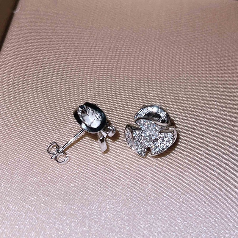 Fashion Moissanite Flower-Shaped Earrings