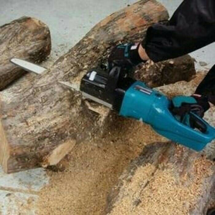 Mesin Gergaji Potong Kayu Pohon Makita UC 3030 A Chainsaw Machine
