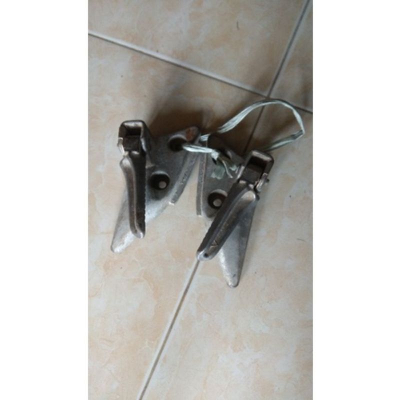 postep footstep pijakan kaki belakang suzuki spin original copotan motor Aplikasikan ke arm kaze bis