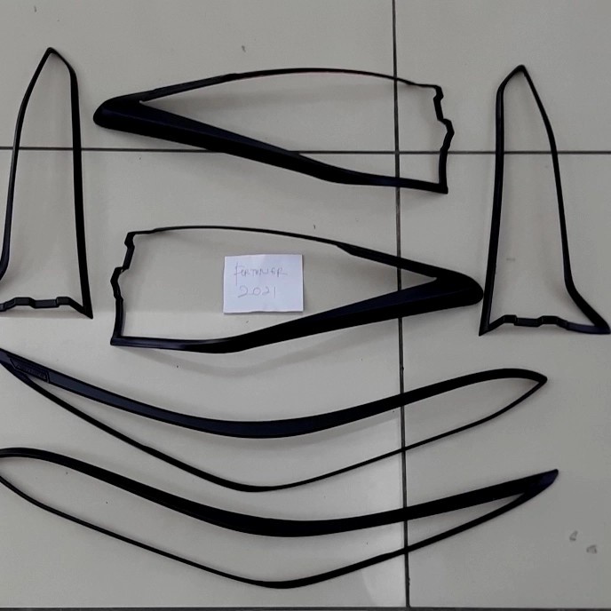 Garnish set mobil toyota FORTUNER 2021 BLACK