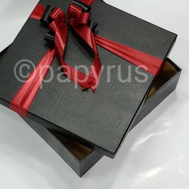 

Harga Bersahabat PAPYRUS 30x30 Tinggi 10cm Kotak Kado Gift Box Hadiah KOTA KADO.