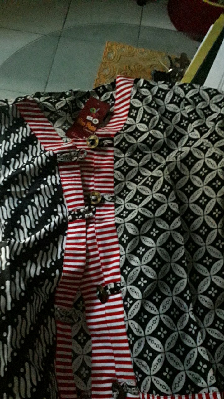 Batik Wanita Atasan Blouse Modern Trendy Warna Hitam Kombinasi Merah By Batik Dua Putri Collection