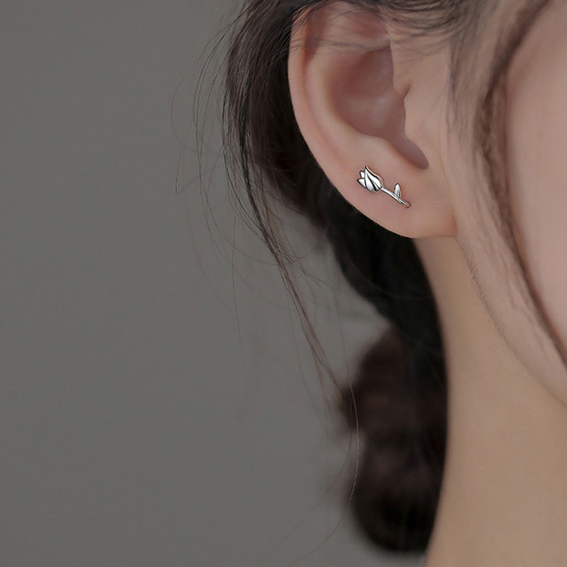 Anting Stud Piercing Bentuk Bunga Tulip Warna Silver Untuk Wanita