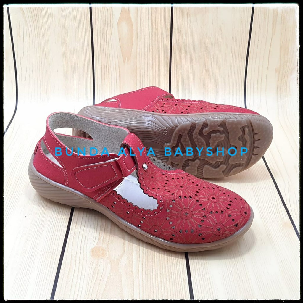 Sepatu Wanita Dewasa Merah Casual- Sepatu Kerja Wanita - Sepatu Semi Formal - Sepatu Wanita Slip On