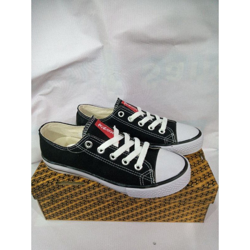sepatu k-zoot  pendek hitam/putih pedrosa 33/44