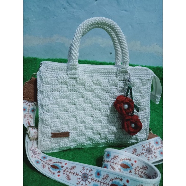 tas rajut//tas wanita//tas anyam//handmade//handbag rajut//crochet bag//tas kekinian//tas selempang