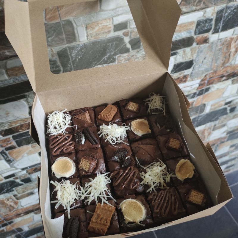 

Fudge Brownies All In Topping