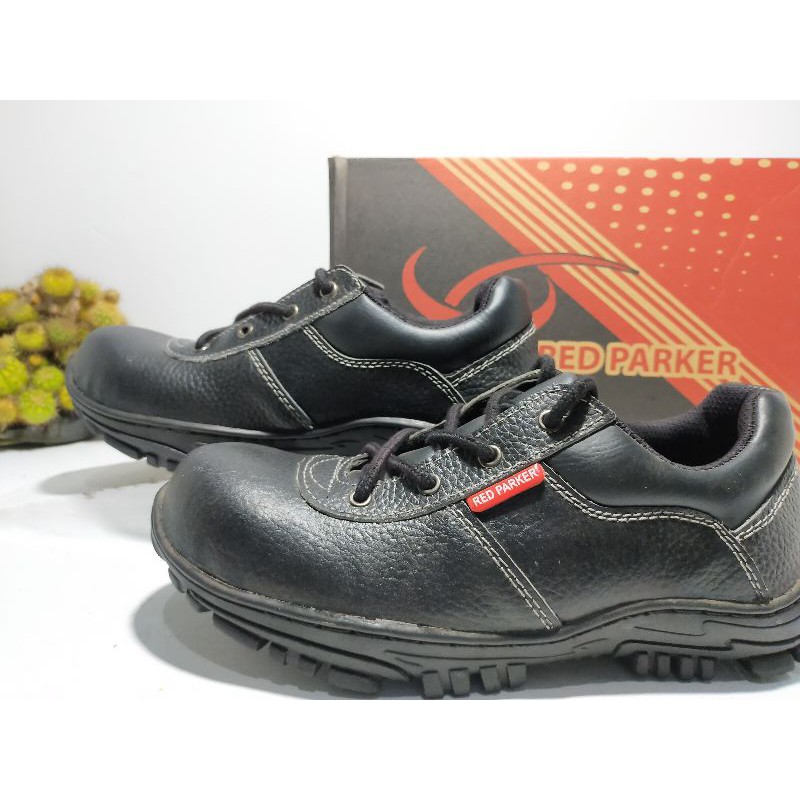 Sepatu pria ujung besi Red Parker kulit