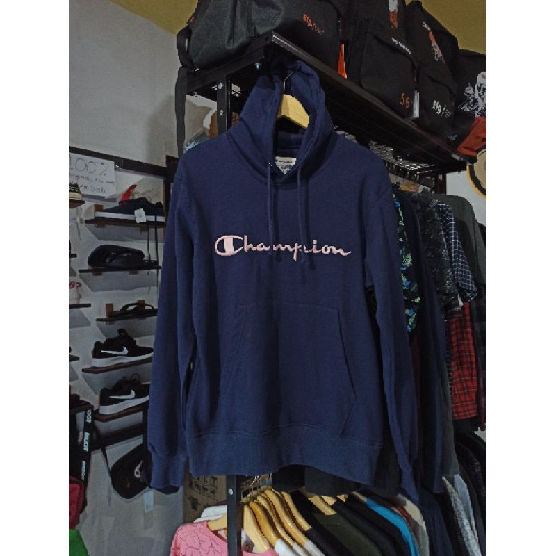 Hoodie Champion Script Warna Biru Tulisan Bordir Warna Pink