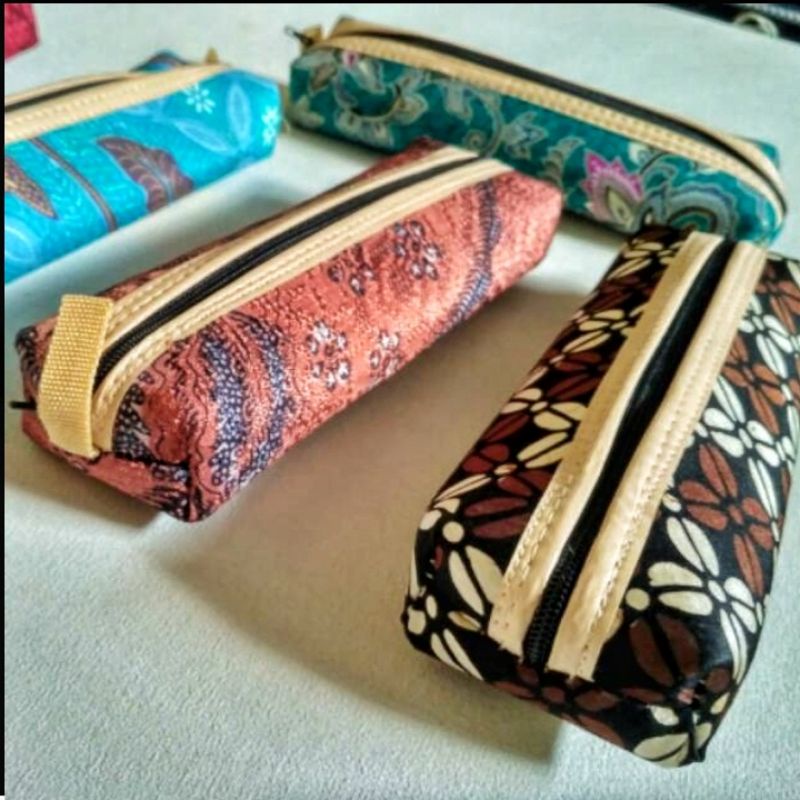 

KOTAK PENSIL/ TEMPAT PENSIL KAIN BATIK BISA UNTUK SOUVENIR