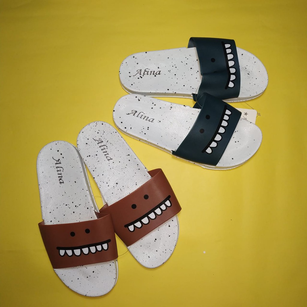  Sandal  Slop Wanita  karakter  crocho Sandal  Murah Flipflop 