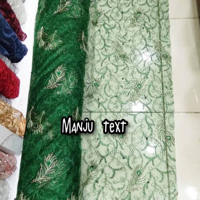 Kain -bahan tile mutiara motif bulu merak/cocok untuk gaun,dress atasan kebaya,seragaman,dll terbaru