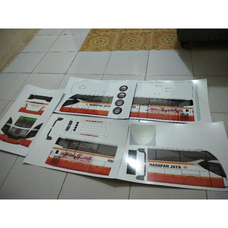 Lembaran Papercraft Bus Skala 1:20 Laminasi Glossy