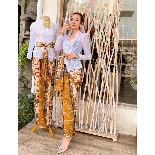 Kamen silk crep motif Cendrawasih original by Djuwita Kebaya