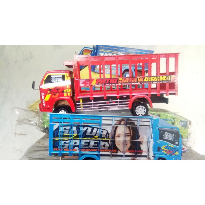 miniatur truk ayam skala 20