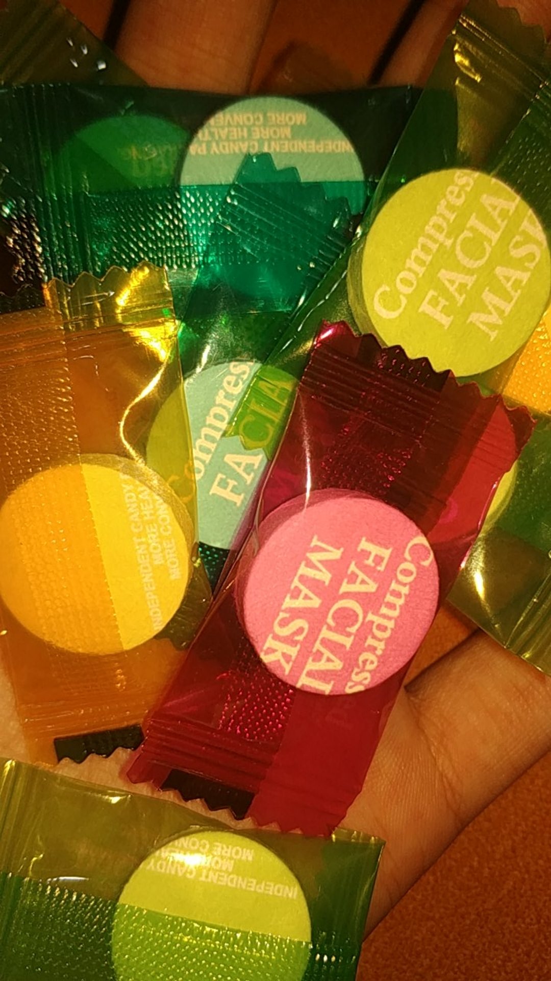 Compressed Mask ( Masker Tissue Topeng )