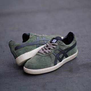 beda onitsuka tiger asli dan kw