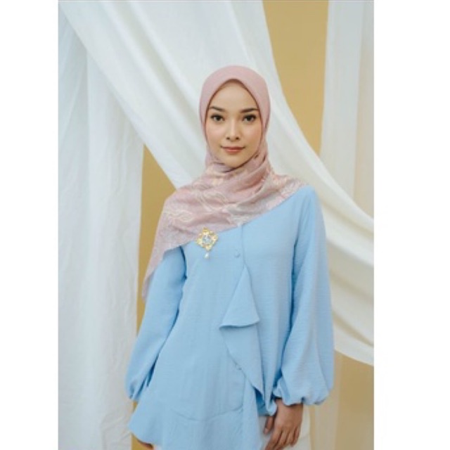 Kana Scarf Wearing Klamby