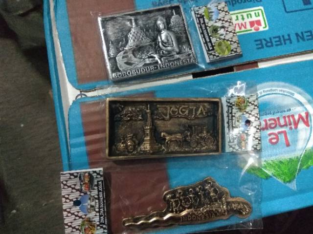 (BISA COD) MAGNET KULKAS FIBERGLASS BENTUK STUPA CANDI BOROBUDUR JOGJA &amp; KERIS WAYANG INDONESIA