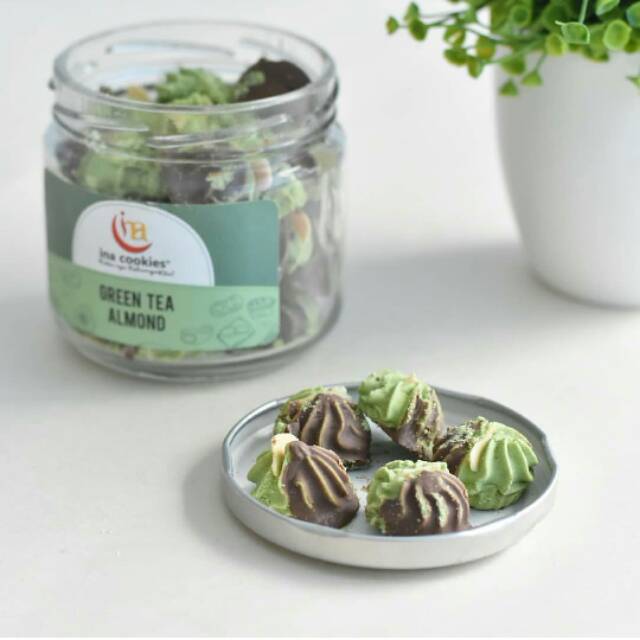 

Kue kering lebaran ina cookies asli original jar green tea almond
