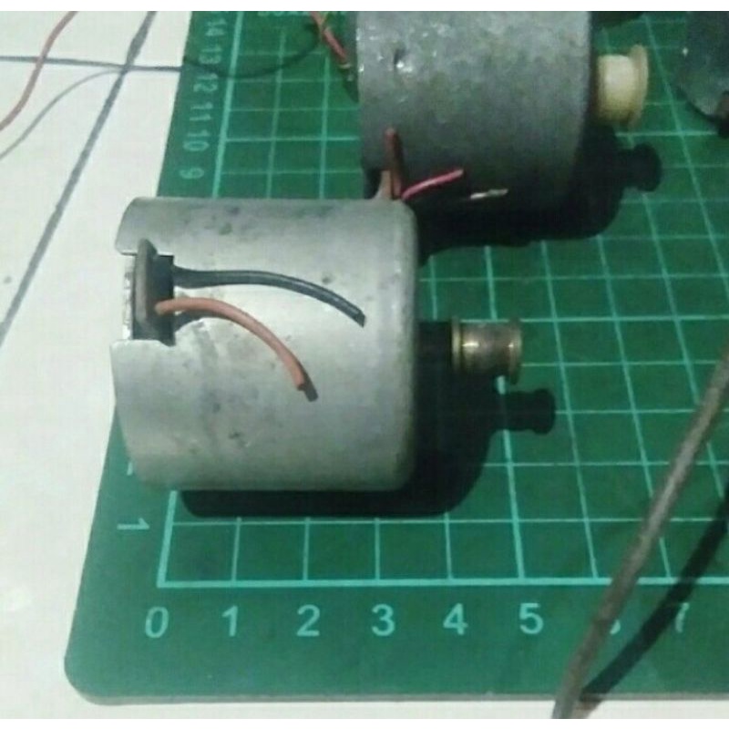 DC Motor tape 5/12vdc - 2800rpm body besar merek random .bisa untuk generator dll