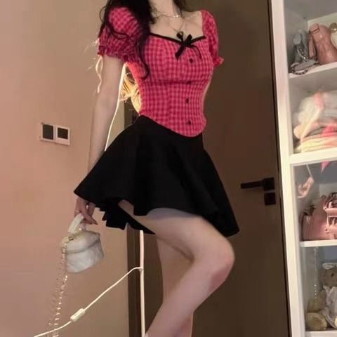 Red Versi Korea dari Keinginan Murni Seksi Slim Leher Persegi Busur Lengan Pendek T-shirt Wanita Musim Panas Manis Gadis Panas Kotak-kotak Pendek Top In