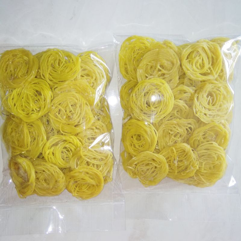 

KERUPUK MIE KUNING MENTAH 1/2KG