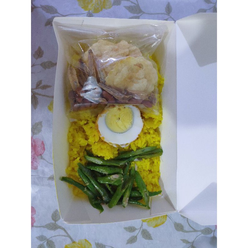 

Nasi kuning Pontianak tanpa ayam