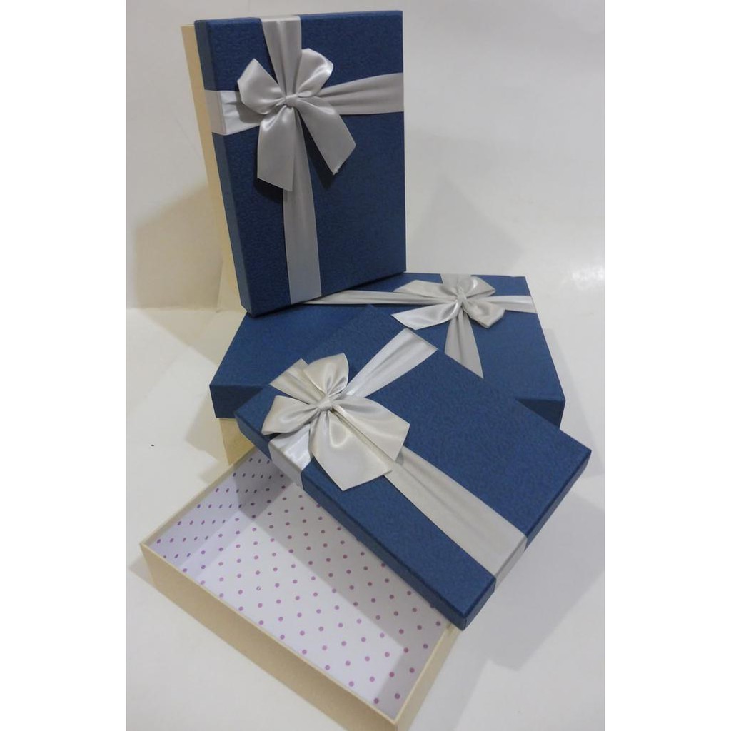 

0376-6-M : Gift Box Segi Panjang Pita Biru Dan Silver M